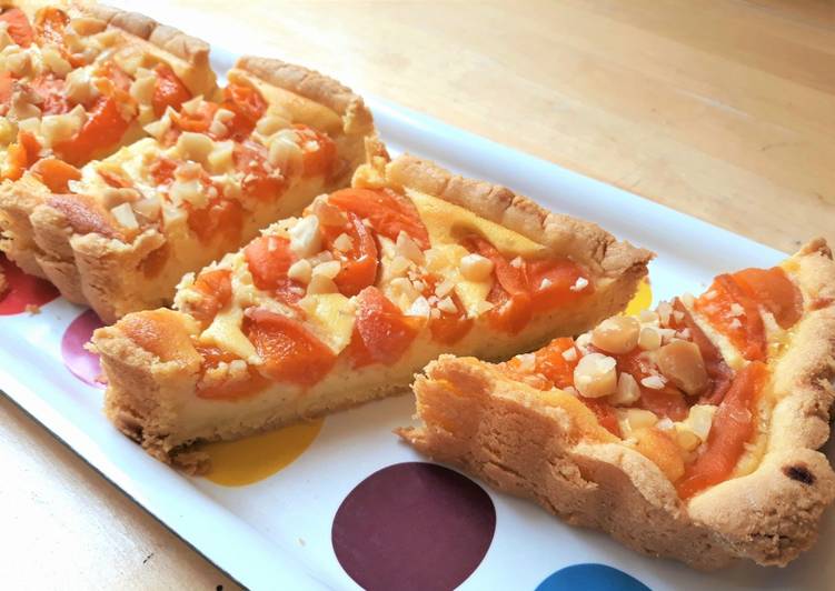 Crostata senza glutine con crema di mandorle e albicocche
