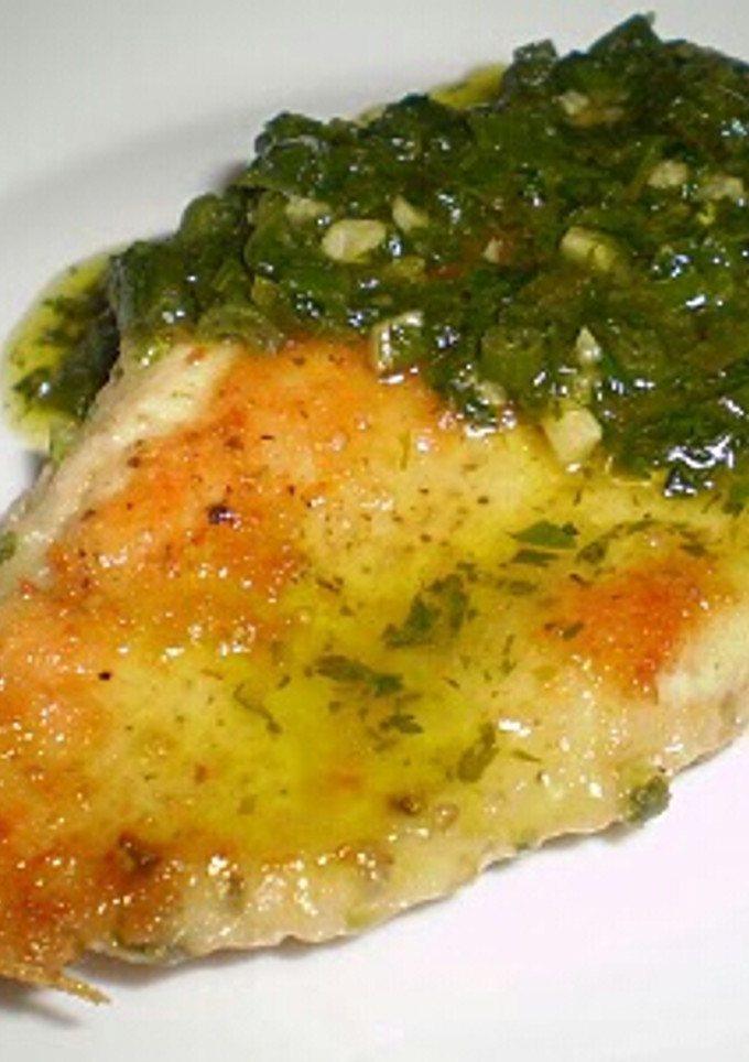 Una foto de Pollo en salsa de mantequilla hierbas y ajo