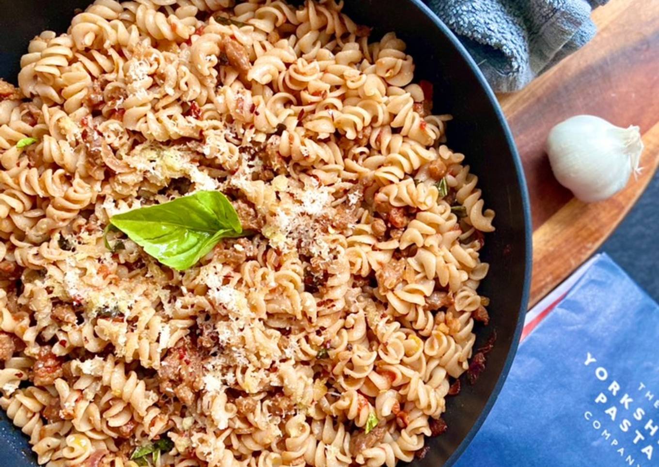 Fusilli all'aglio con Salsiccia Piccante Calabrese 🌶🧄🍝