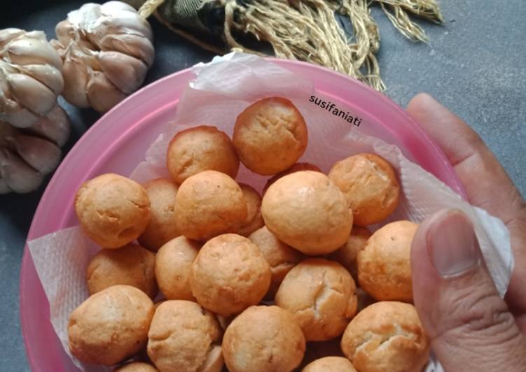 Bola terigu rasa bawang