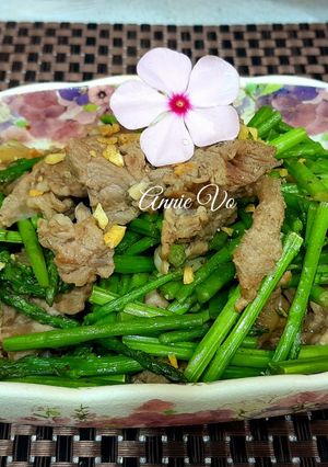 Hình của món Bò xào măng tây.