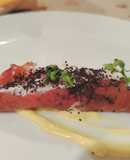 Bresaola con Philadelfia, Scaglie di Parmigiano, Semi di Papaveri e Rucola