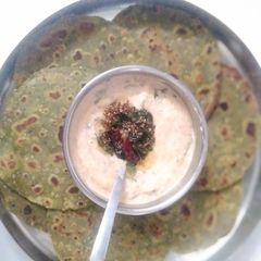 A picture of Palak Paratha and Pumpkin Raita.