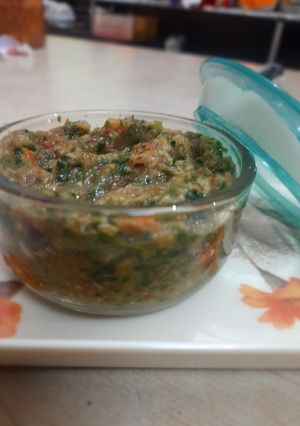 A picture of Green chilli chutney.