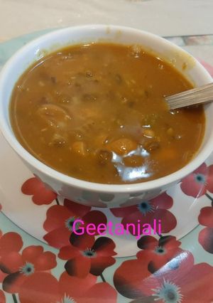 काली साबूत उड़द दाल (kali sabut urad dal recipe in Hindi) रेसिपी मुख्य फोटो