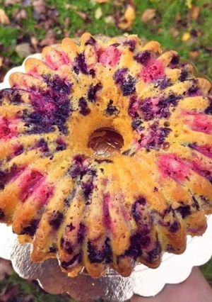 Foto di Ciambellone ai frutti rossi