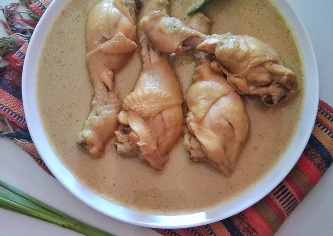 Opor ayam putih