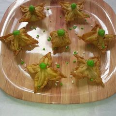 A picture of Flowers samosa.