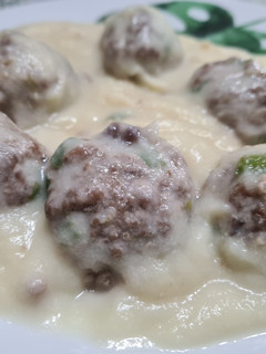 Una foto de Albóndigas con salsa de coliflor