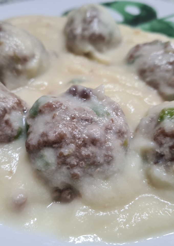 Una foto de Albóndigas con salsa de coliflor