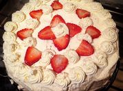 Una foto de decoracion de torta con merengue