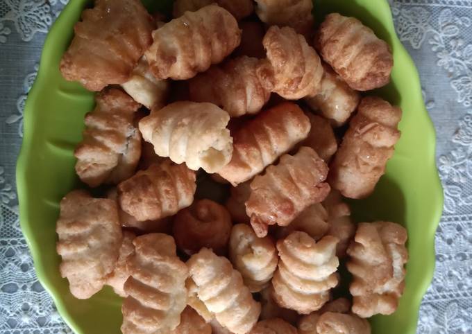 Cara Membuat Kue Garpu Manis Renyah Resep Kue garpu manis dan renyah oleh Rere Reza Adesya - Cookpad