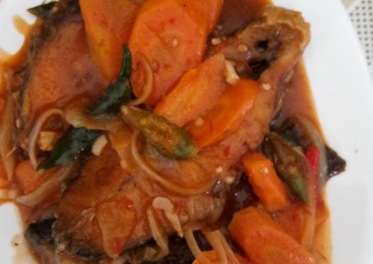 Cara buat Nila saus tomat yang lezat dan Mudah Dibuat