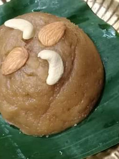 आटे का हलवा (Atte Ka Halwa Recipe In Hindi) रेसिपी मुख्य फोटो