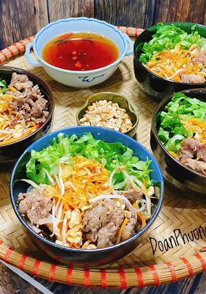 Hình của món Bún bò giấm.