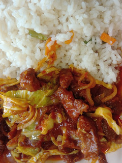A picture of Beef, onion and cabbage sauce.