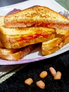 पीनट बटर अॅण्ड जेली सँडविच (PB&J) (peanut butter and jelly sandwich recipe in marathi) रेसिपी चे मुख्य फोटो 