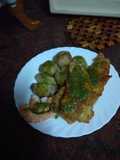 Merluza empanada con papas arrugás, langostinos y mojo verde