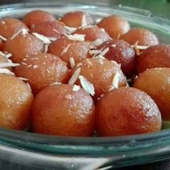A picture of Gulab janum.