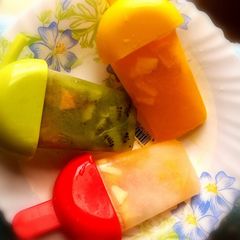 A picture of Fruits popsicles.