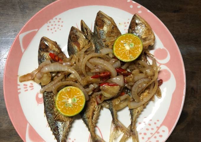 Resipi Ikan Kembung Masin Goreng oleh Dapur Yusfarisyia - Cookpad