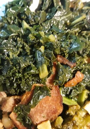 A picture of Kale on the side.