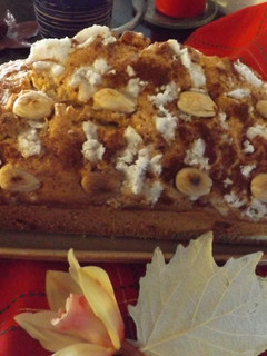 Una foto de Plum cake de frutas y almendras