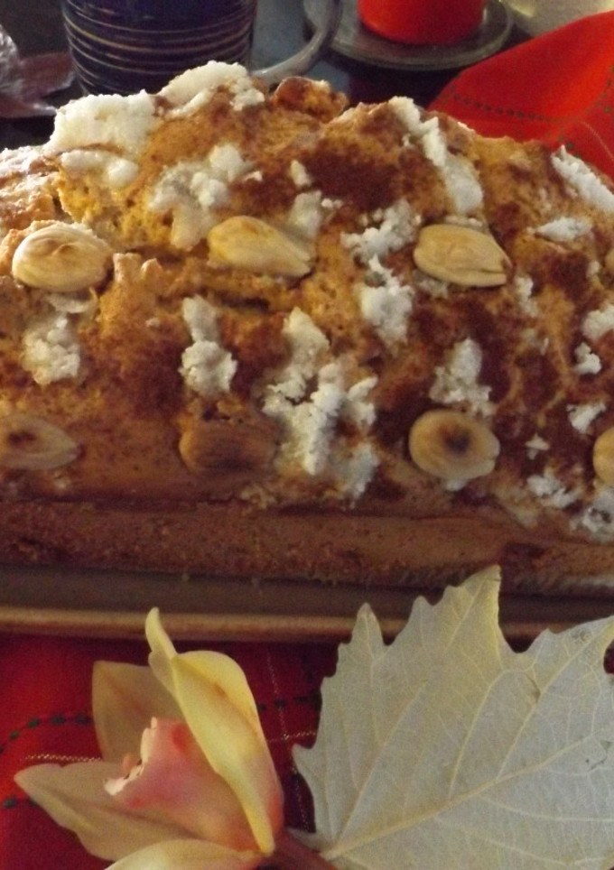 Una foto de Plum cake de frutas y almendras