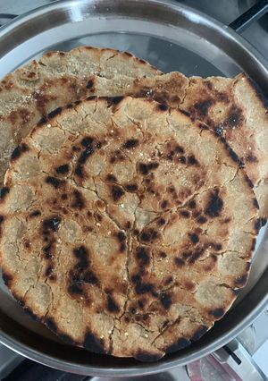 ઓટ્સ ભાખરી (Oats Bhakri Recipe In Gujarati) રેસીપી મુખ્ય ફોટો