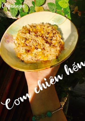 Hình của món Cơm chiên hến.