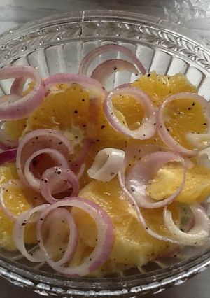 Una foto de Ensalada de naranja y cebolla