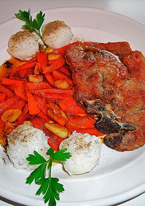 Foto principal de Chuleta de cerdo con zanahorias caramelizadas y bolas de arrozhervido