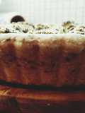 Tarta de brócolis, queso crema y masa de tierra de aceitunas