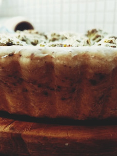 Una foto de Tarta de brócolis, queso crema y masa de tierra de aceitunas