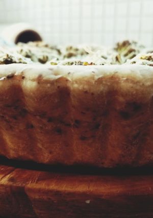 Una foto de Tarta de brócolis, queso crema y masa de tierra de aceitunas