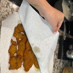 A picture of Chicken Milanesas.