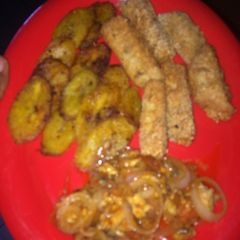 A picture of Yamgarrita with plantain and sauce.
