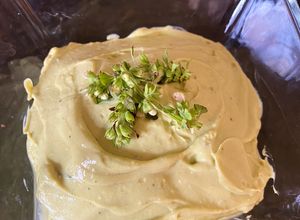 Una foto de Hummus garbanza aguacate