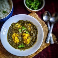 A picture of Hariyali Egg curry.