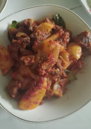 Foto resep Tumis pedas sapi + kentang
