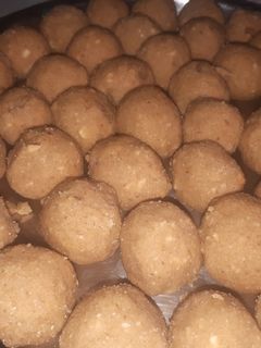 कतीरा गोंद लड्डू (Katira gond ladoo recipe in Hindi) रेसिपी मुख्य फोटो