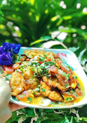 รูปของ ยำแพสชั่นฟรุ๊ตกุนเชียงไข่ดาว