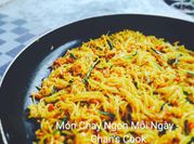 A picture of bún nghệ chay