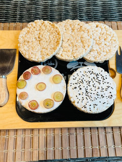 عکسی از دستور رایس کیک با پنیر صبحانه