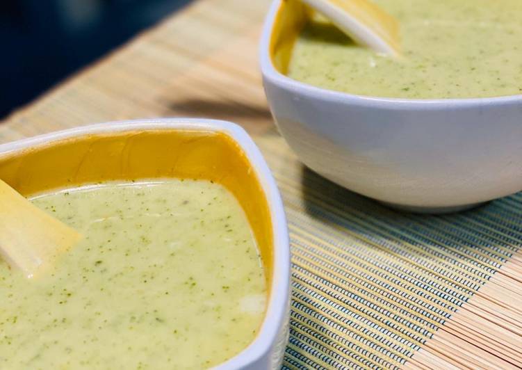 The BEST of Creamy Broccoli Soup