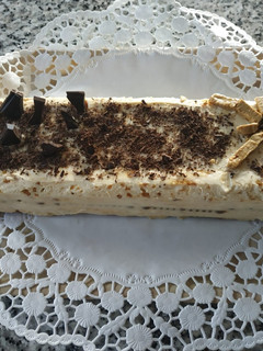 Una foto de Tarta de galletas, con leche condensada y turrón