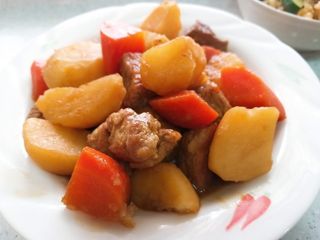 家常紅蘿蔔馬鈴薯燉肉