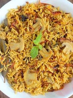 ஹைதெராபாத் மஷ்ரூம் ஆலு பிரியாணி செய்முறை முக்கிய புகைப்படம்