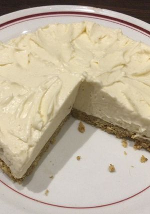 A picture of Easy peasy, piece of Cheese Cake.