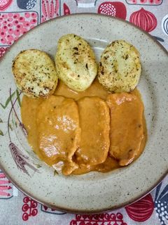 Una foto de Lomo en salsa de naranja y Pedro Jiménez con patatas